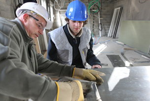 zinc worker and apprentice © auremar - Fotolia.com